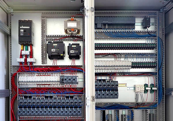 多效蒸發(fā)器自控柜實拍 多效蒸發(fā)器自控柜實拍